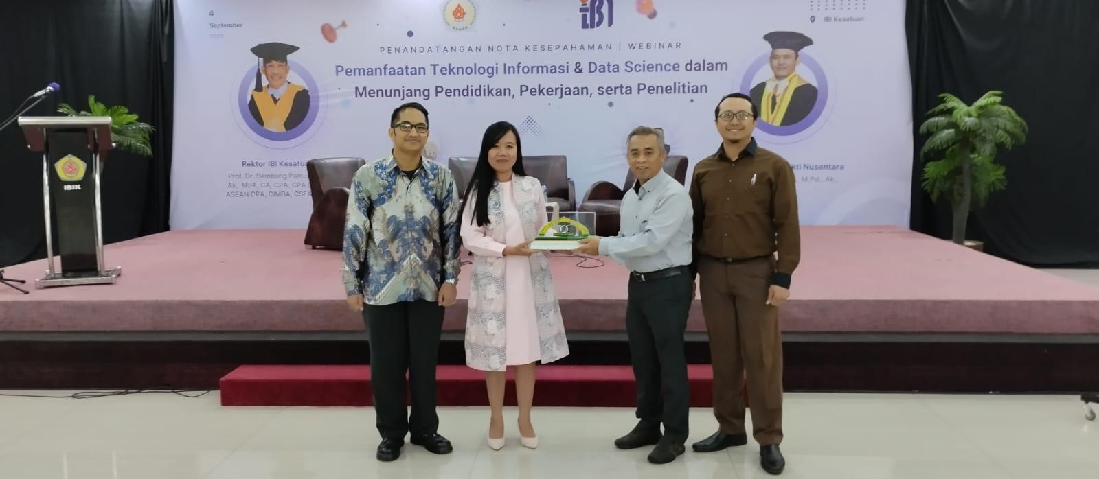 Seminar “Pemanfaatan Teknologi Informasi dan Data Science dalam Menunjang Pendidikan, Pekerjaan dan Penelitian”